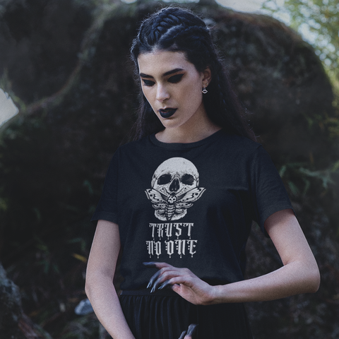 Trust No One Women's T-Shirt