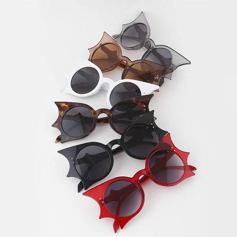 Bolted Bat Wing Round Sunglasses