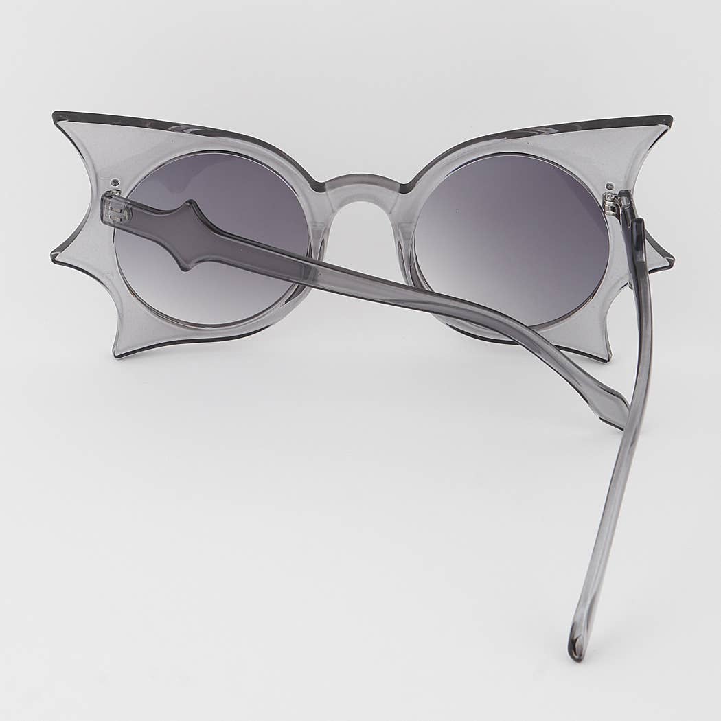 Bolted Bat Wing Round Sunglasses