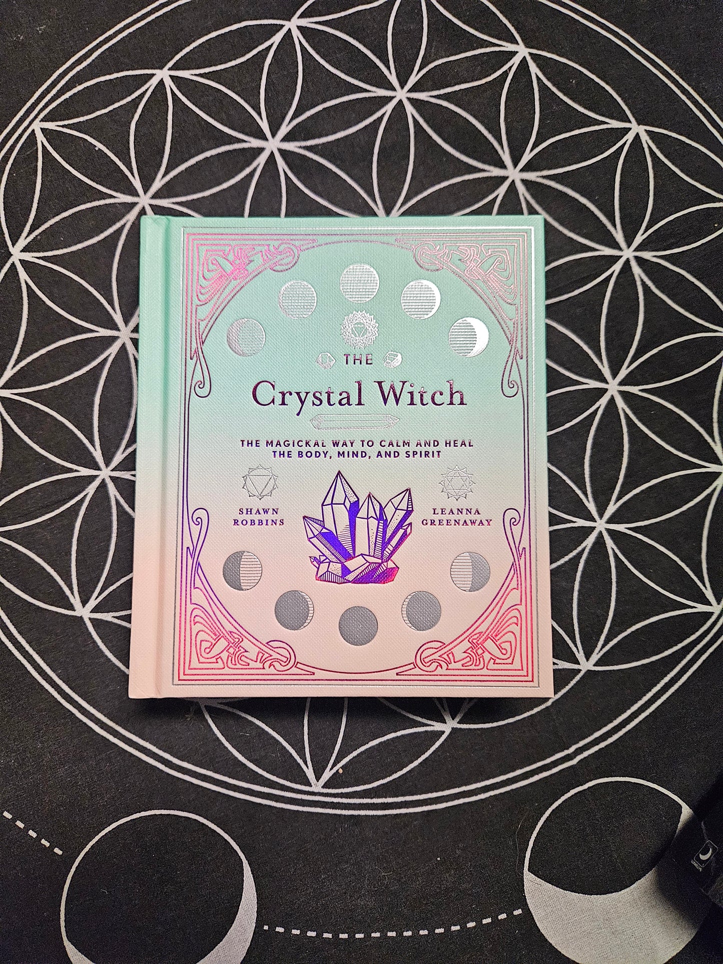 The Crystal Witch: The Magickal Way to Calm and Heal the Body, Mind, and Spirit