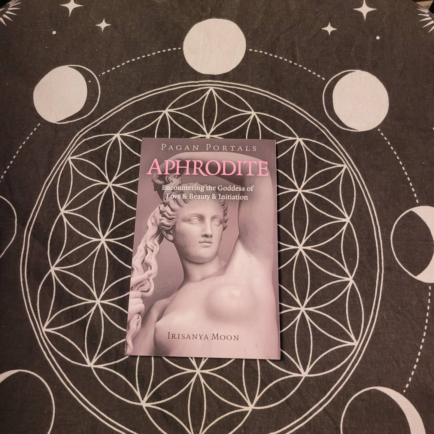 Pagan Portals - Aphrodite by Irisanya Moon