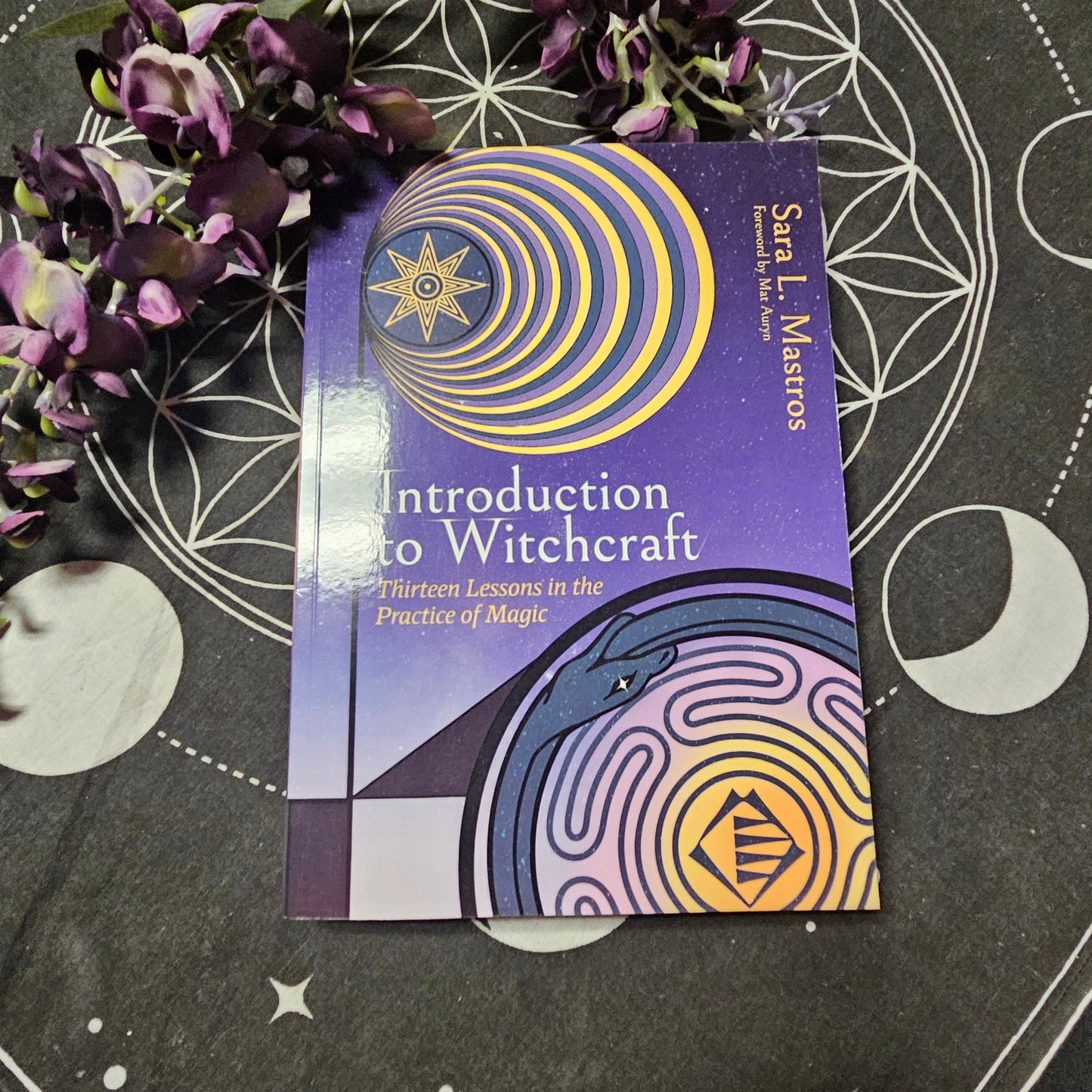 Introduction to Witchcraft: Thirteen Lessons in the Practice of Magic