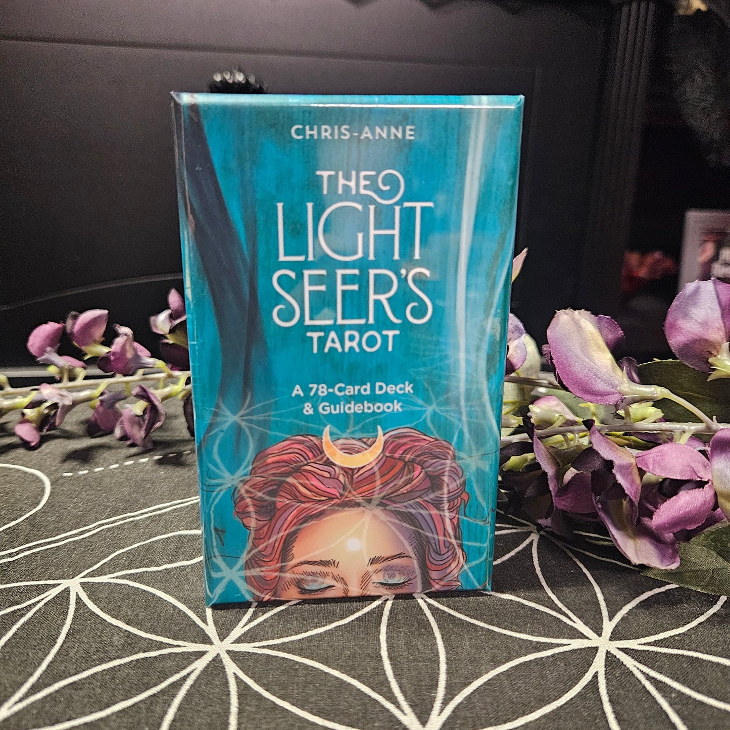 Light Seer's Tarot: A 78-Card Deck & Guidebook