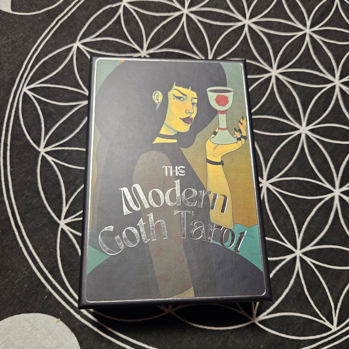 The Modern Goth Tarot Deck: An Illustrated 78-Card Set of Tarot Cards