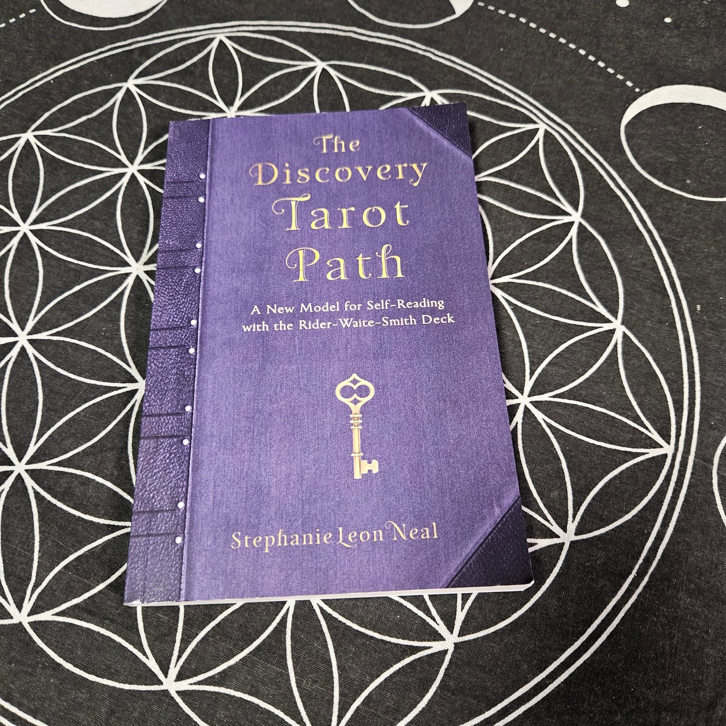 The Discovery Tarot Path: A New Model for Self-Reading with the Rider-Waite-Smith Deck