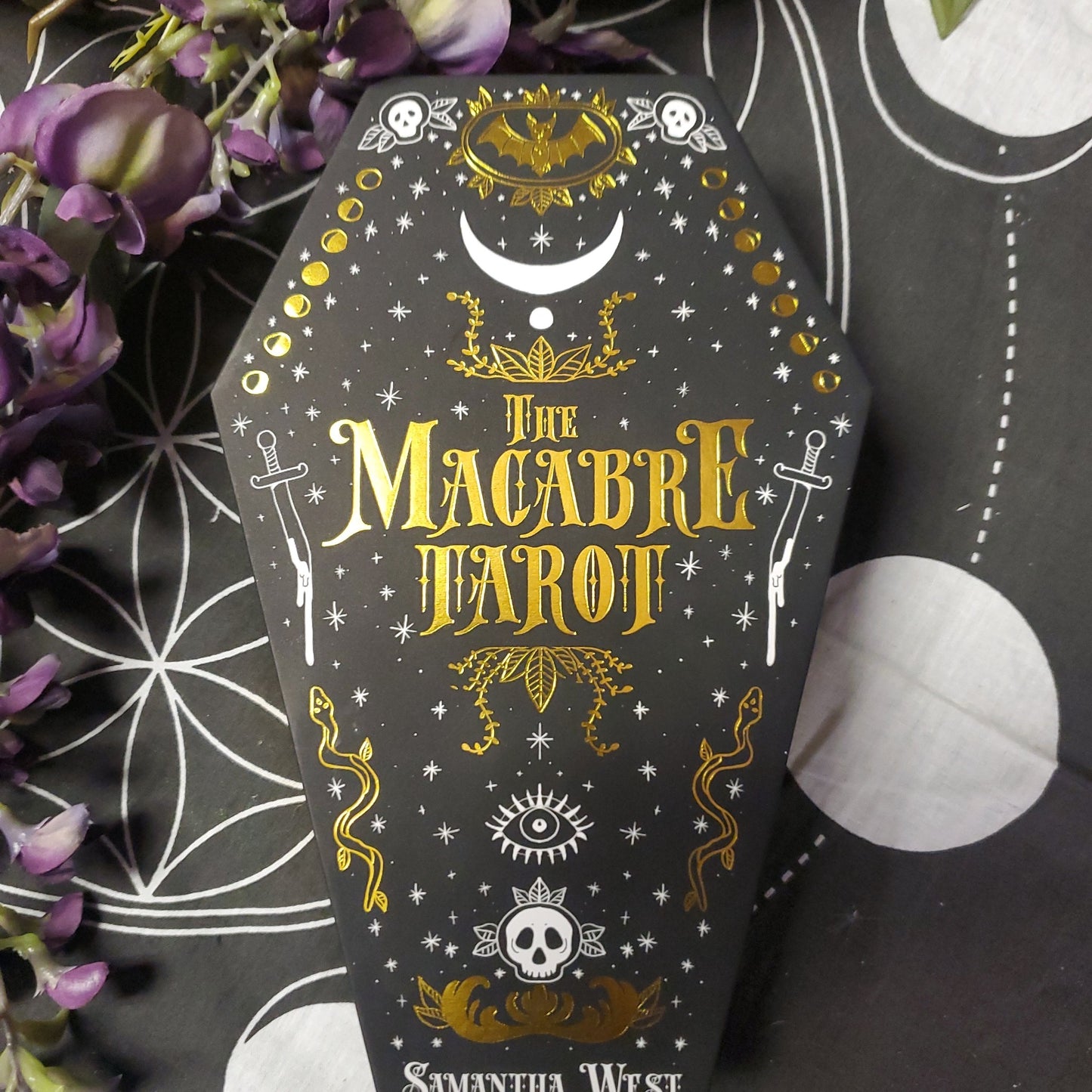 The Macabre Tarot: 78 Card Deck and 128 Page Book